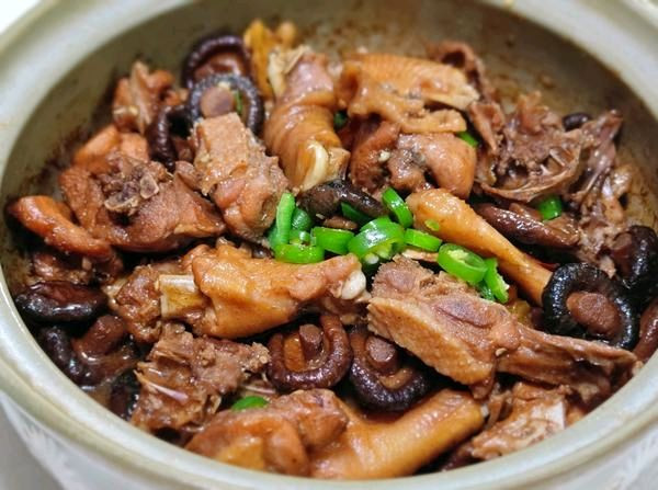 香菇鸡煲的做法
