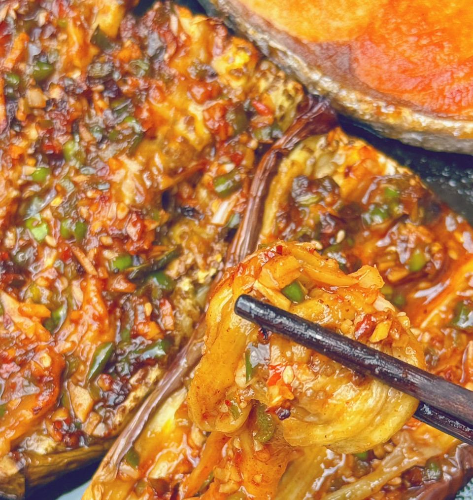 空气炸锅轻松复刻烧烤茄子～的做法