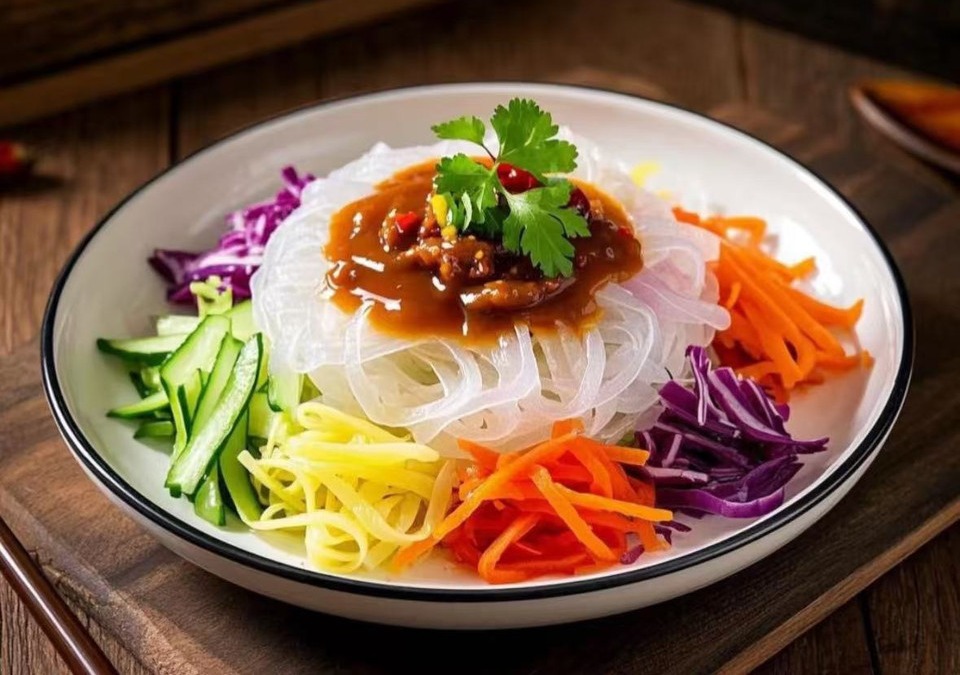 10分钟教你搞定一道超简单凉菜  五彩大拉皮的做法