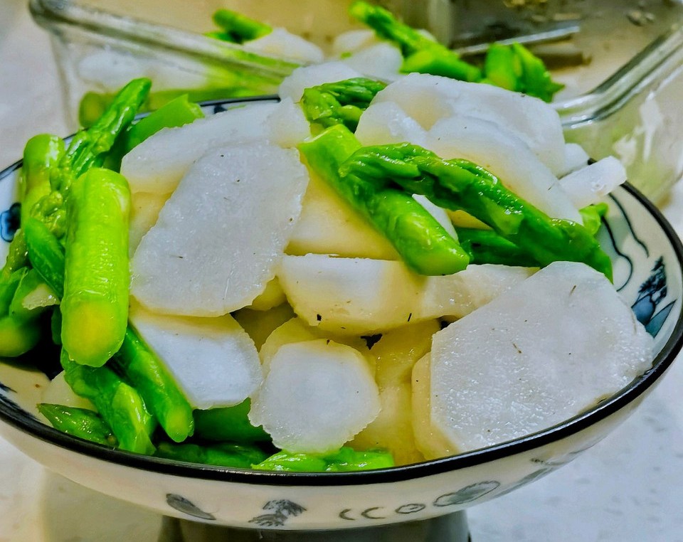 芦笋马蹄的做法