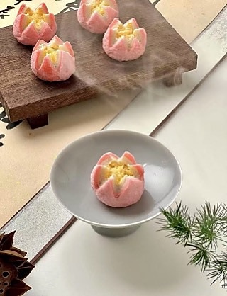 在家就能做的荷花酥，层层酥脆，内馅香甜的做法