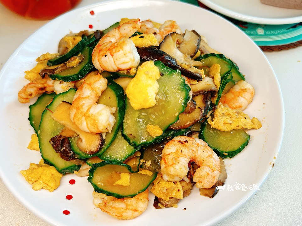 黄瓜虾仁炒蛋，鲜甜够味的夏日快手菜的做法