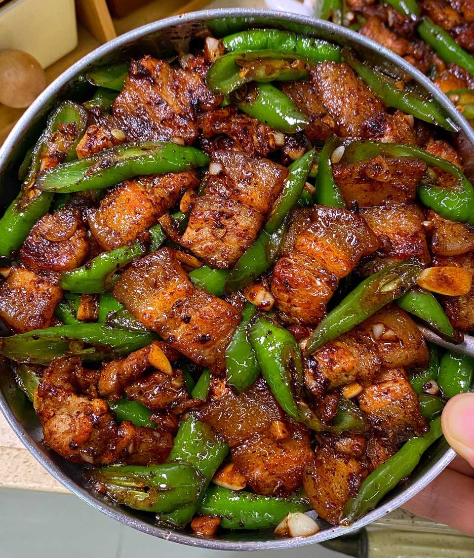 答应我，一定要试试这个辣椒炒肉盖饭！的做法