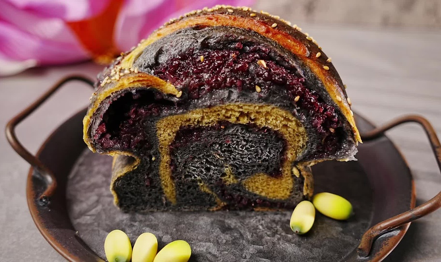 荷叶莲子紫米养生面包的做法