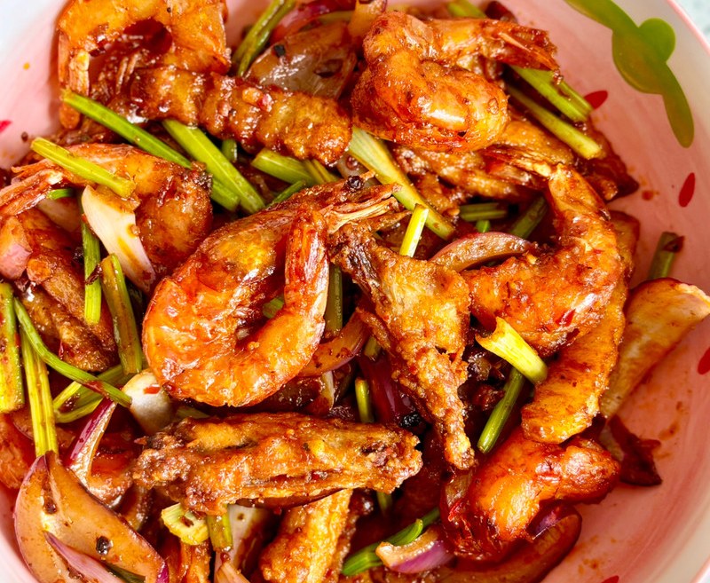 香辣鸡翅虾的做法