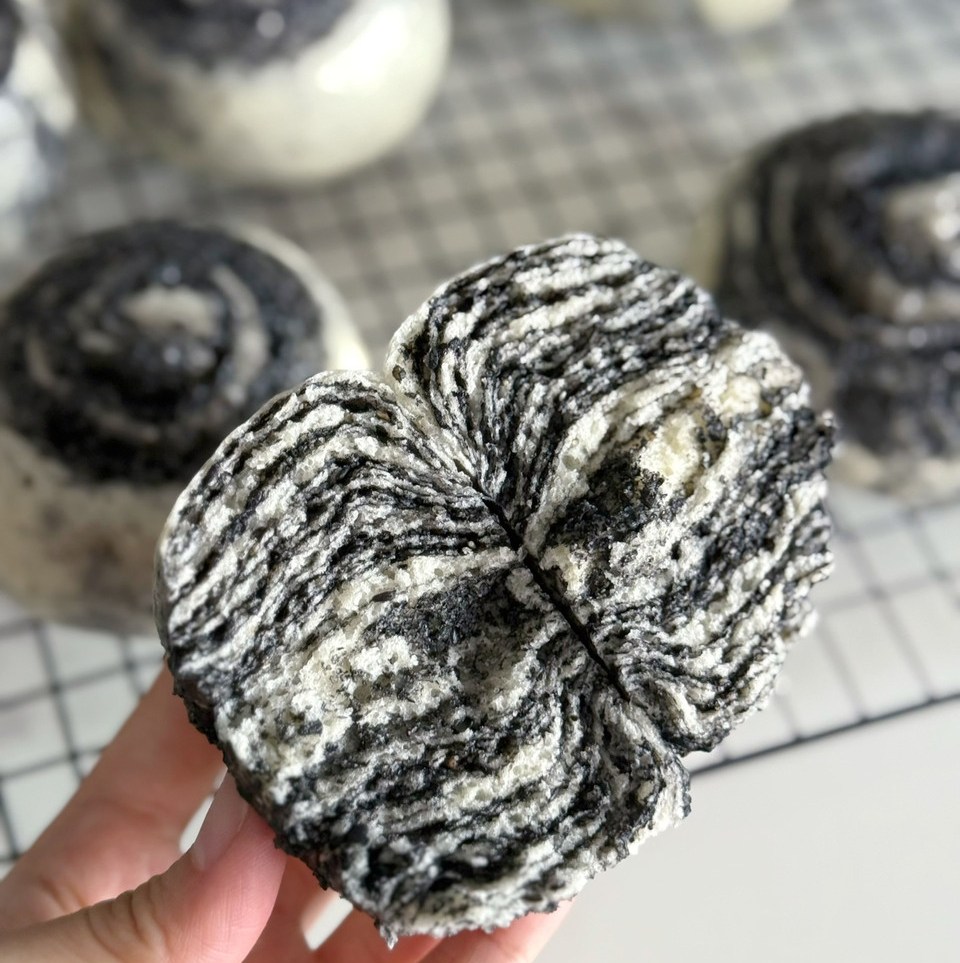 秋季养发补血｜黑芝麻千层馒头的做法