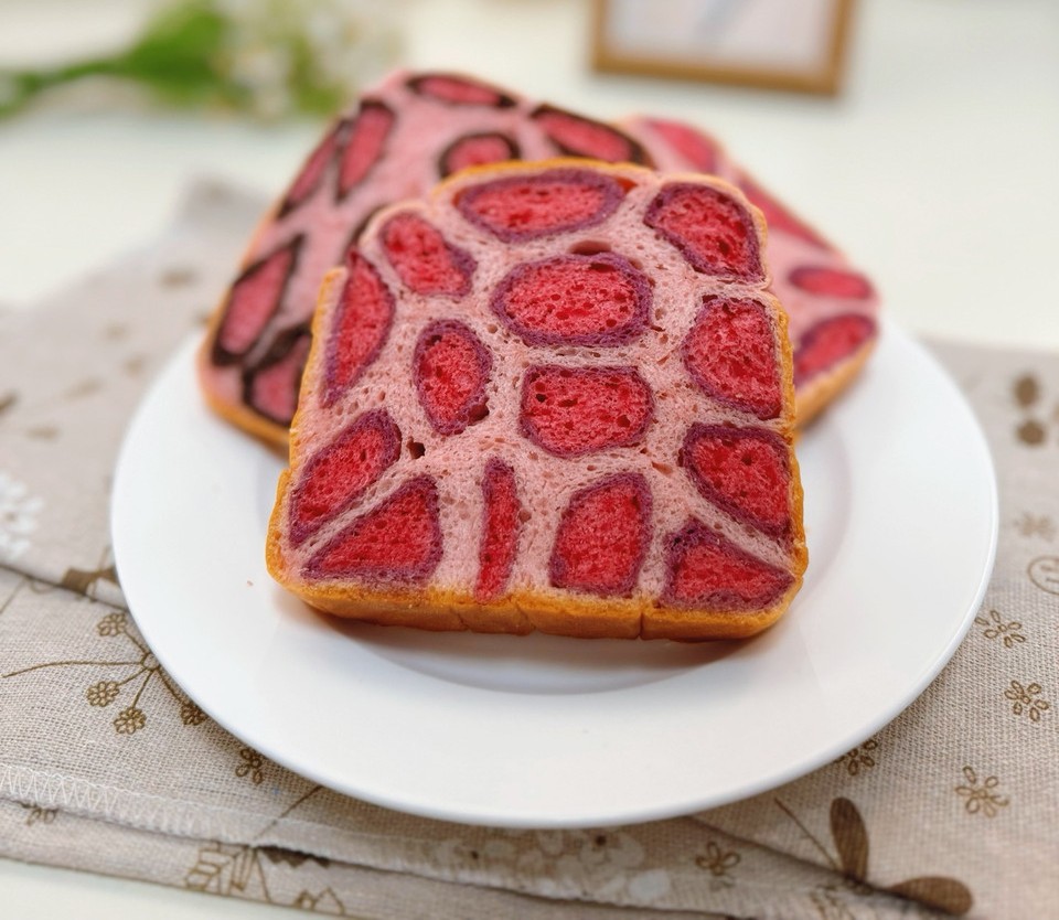 粉黛豹纹吐司的做法