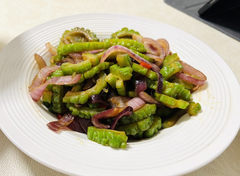 洋葱炒苦瓜的做法