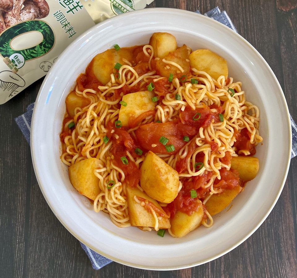 番茄土豆焖面的做法