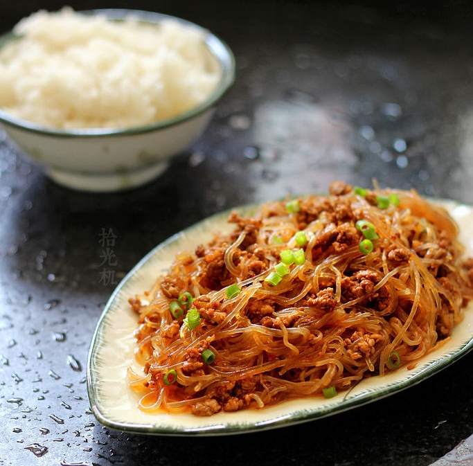 川菜经典：蚂蚁上树的做法