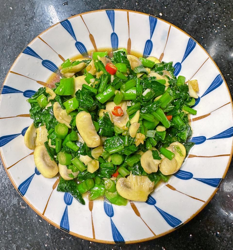 菜心炒蘑菇，口蘑的做法