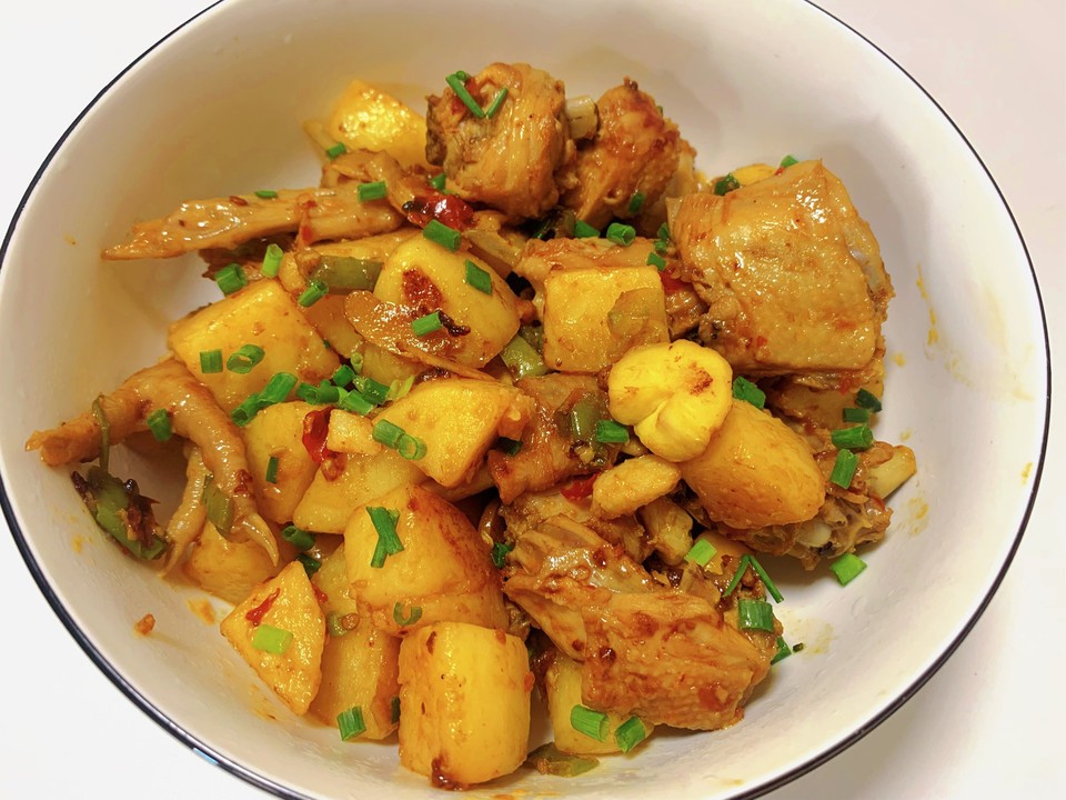 土豆板栗焖鸡的做法