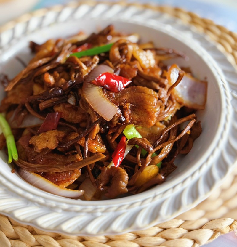 干锅五花茶树菇的做法