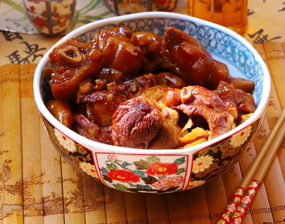 红焖蹄髈猪脚的做法