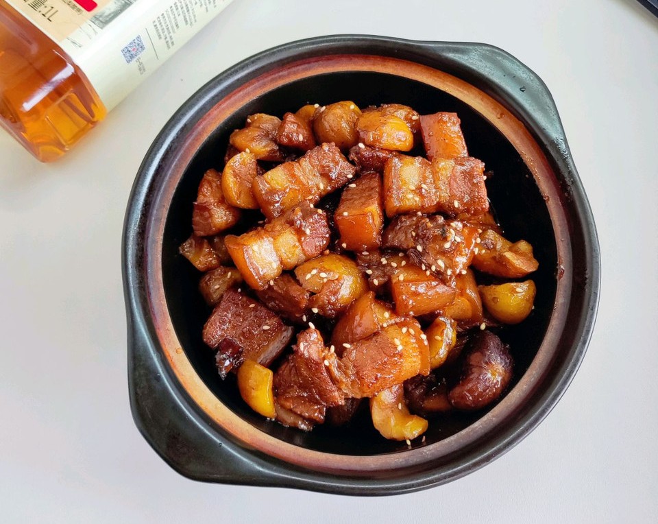 家常板栗焖五花肉的做法