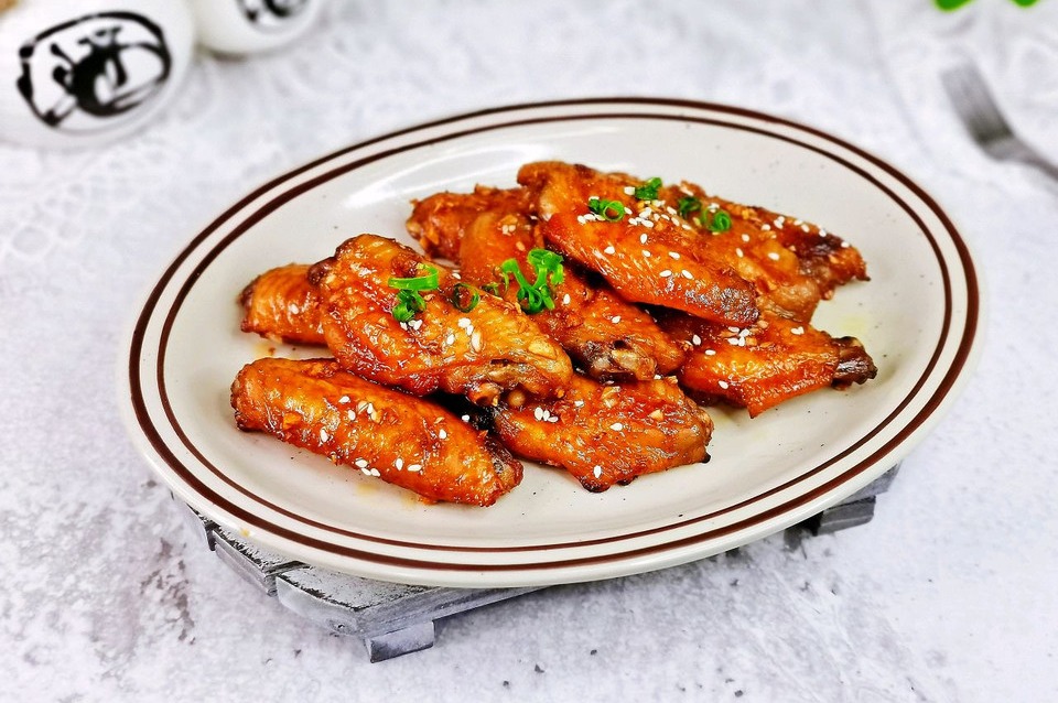 蒜香烤鸡翅&好吃到舔手指的做法