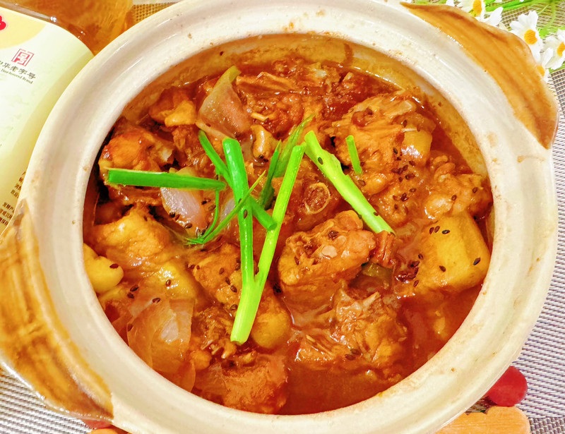 土鸡猪肉啫啫煲的做法