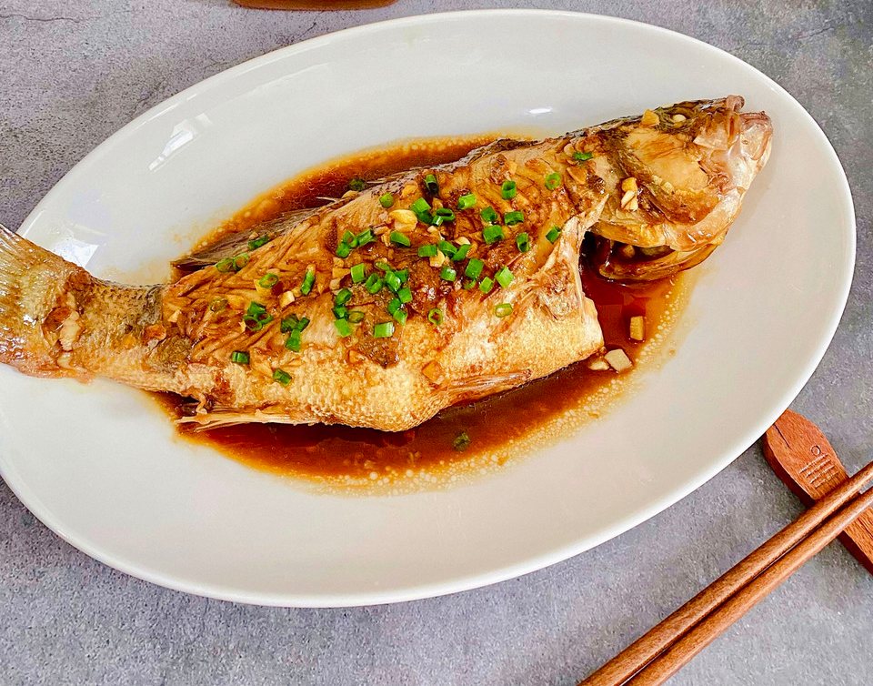 红烧鲈鱼的做法