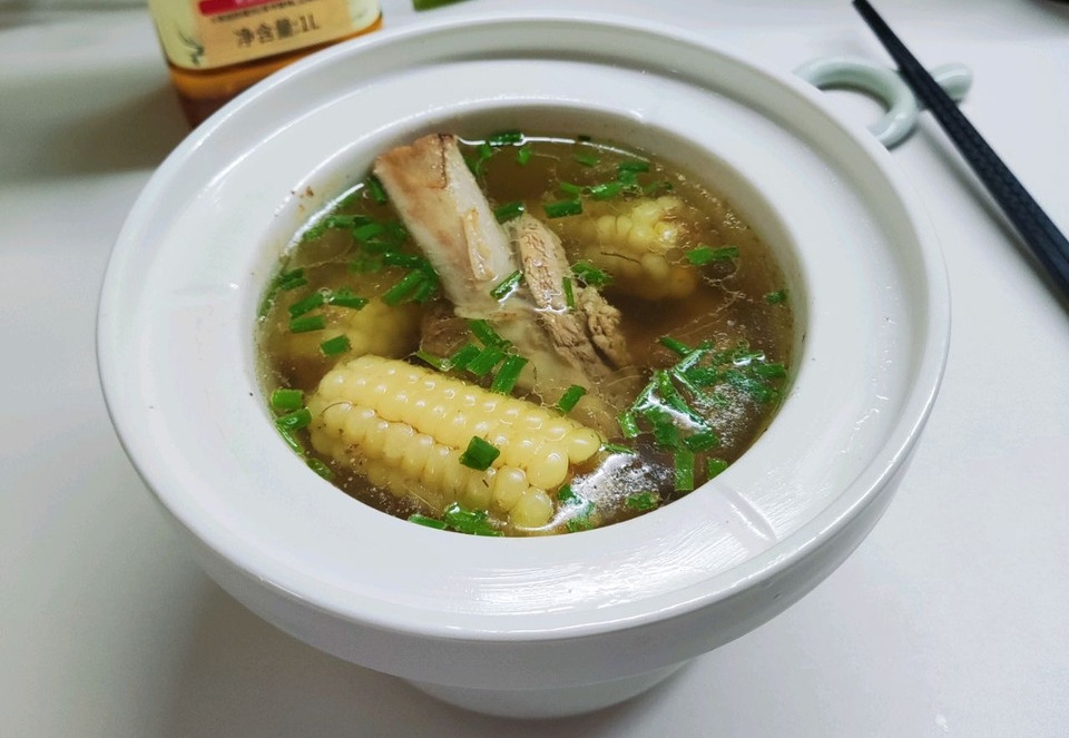 排骨炖玉米的做法