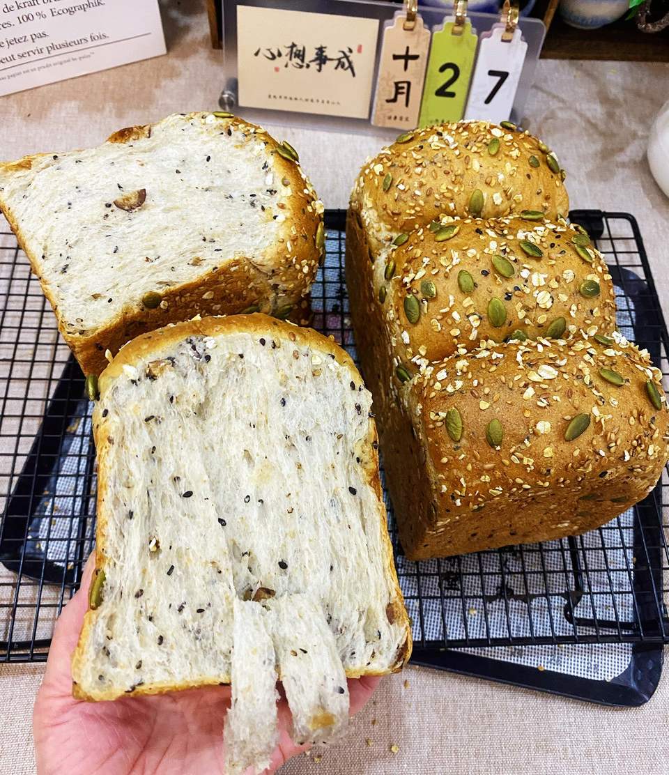 红枣全麦黑芝麻吐司—口感丰富，营养美味！的做法