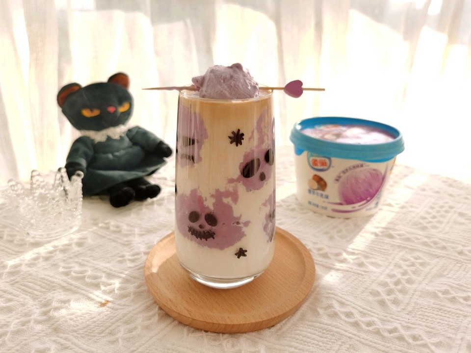 万圣节捣蛋鬼香芋冰淇淋拿铁的做法