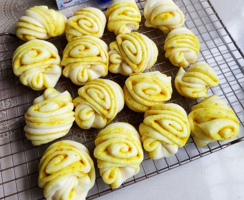 姜黄花卷的做法