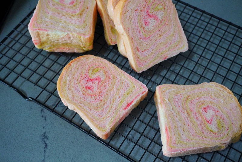 春色奶香吐司的做法