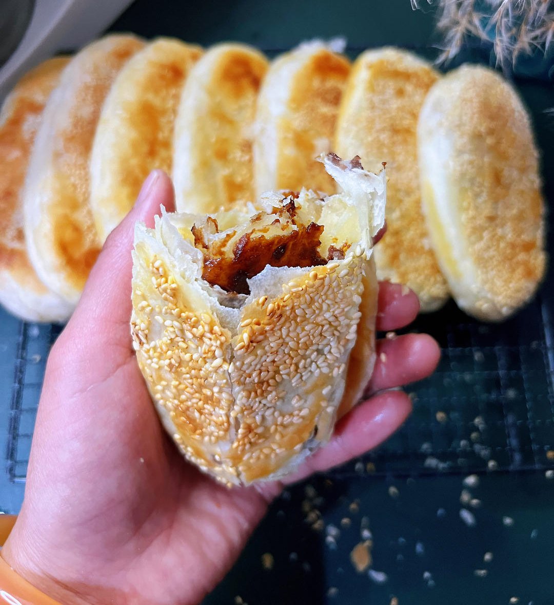 街边印象小吃掉渣红糖酥饼