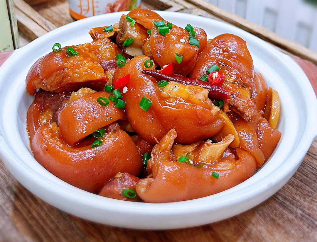 大师菜谱｜酱烧猪蹄