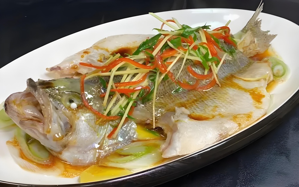 浪涌鲜味：大连海馔之华章