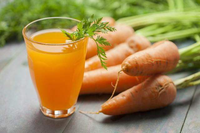 胡萝卜榨汁搭配这一物，美味又养生！