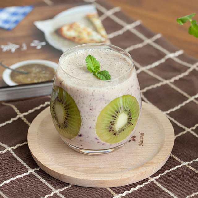 秋天气温不定，小心着凉感冒！