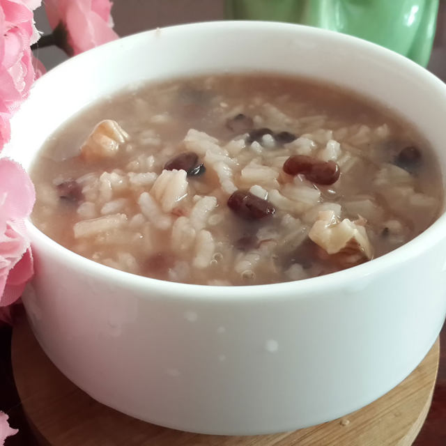 几款药膳，助你改善苍白脸色