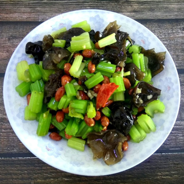 缺铁性贫血很严重，吃什么补铁？