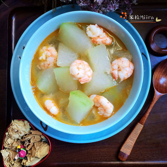 夏天易水肿，饮食上吃什么消水肿？