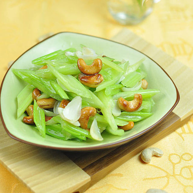 口腔溃疡反复太难受，你需要补维生素了！