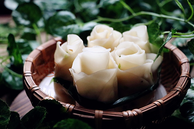 花苞芹菜干蒸的做法