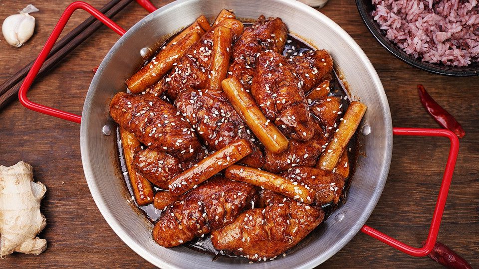 可乐鸡翅年糕！吃一次就念念不忘的做法