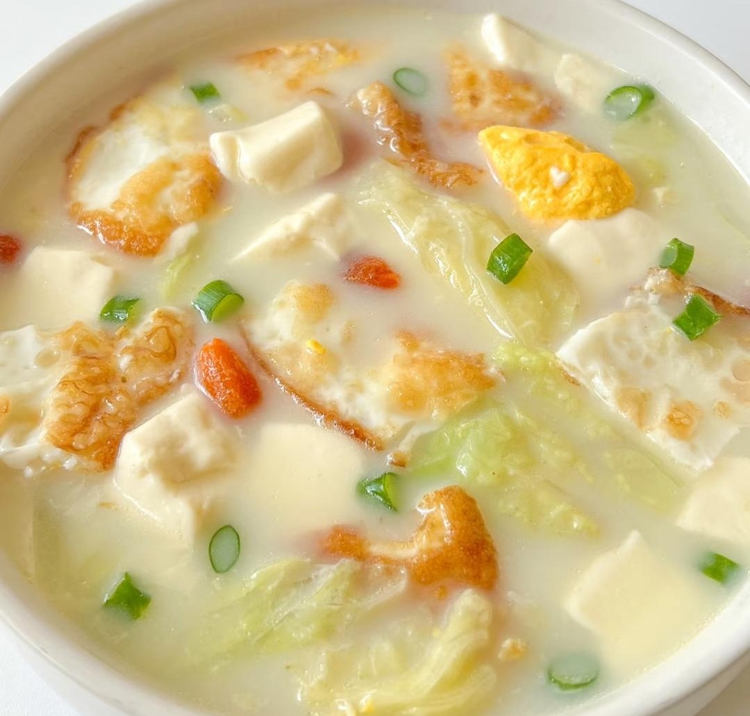 白菜煎蛋豆腐汤的做法
