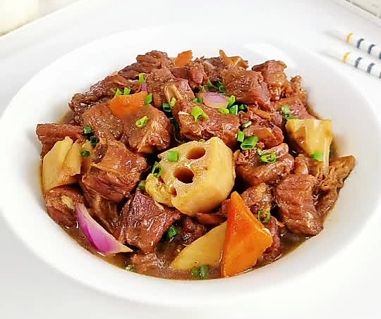 牛腩莲藕炖出好滋味的做法