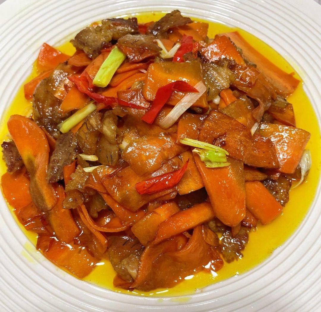 胡萝卜炒肉的做法