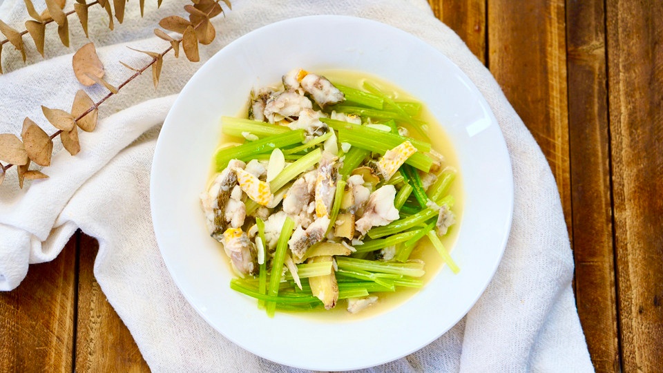 芹香黄鱼鲞的做法