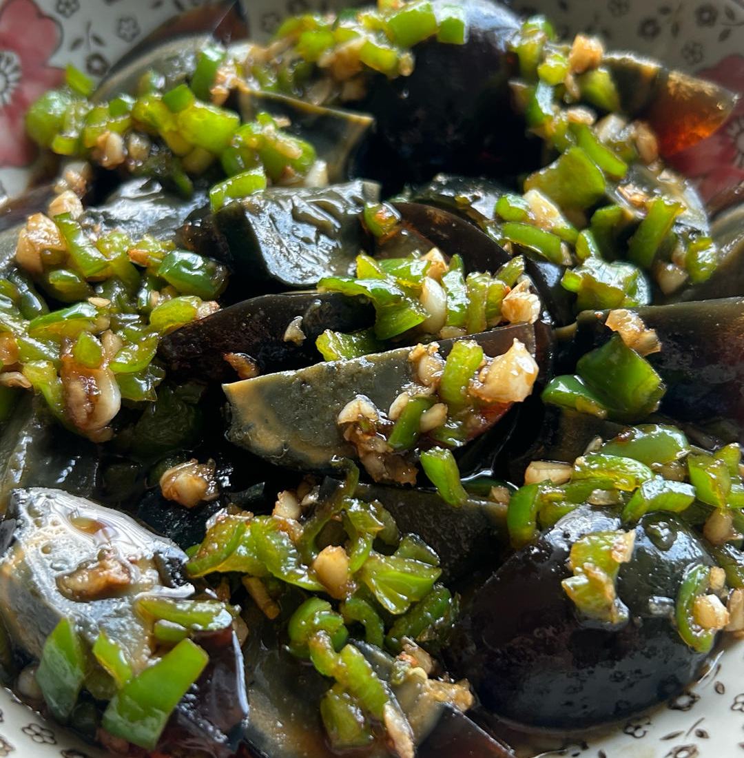 青椒皮蛋（开胃凉拌菜）的做法