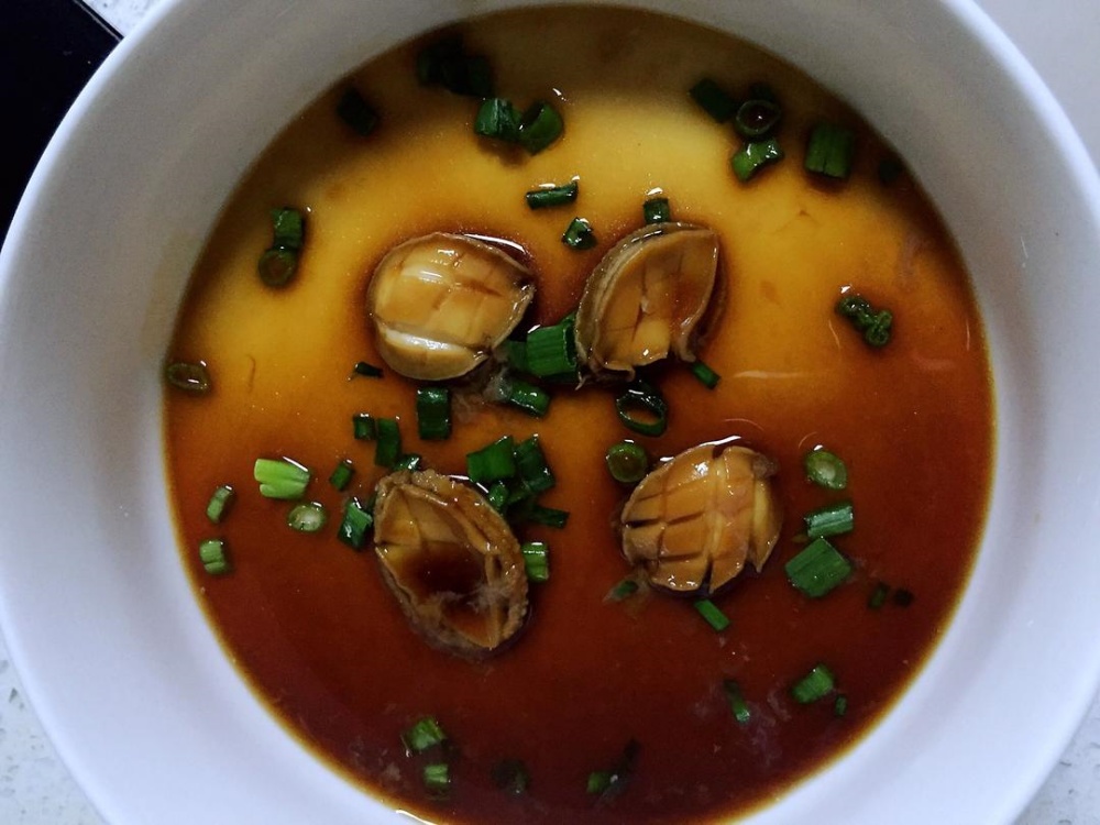 小鲍鱼炖蛋--简单又上档次的做法