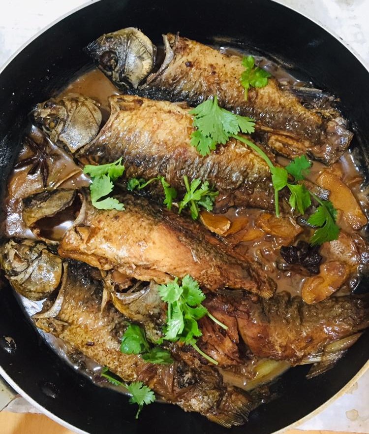酱焖鲫鱼的做法