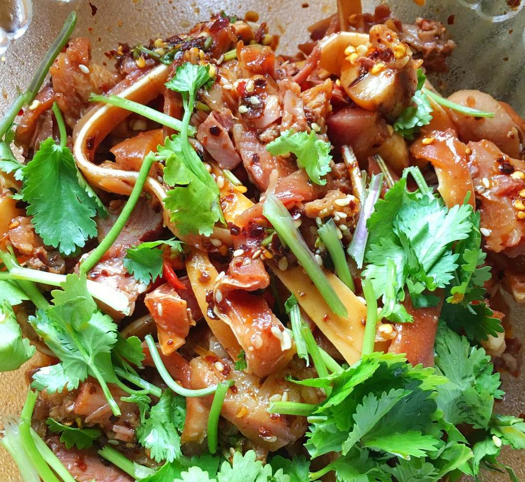 凉拌猪耳朵的做法