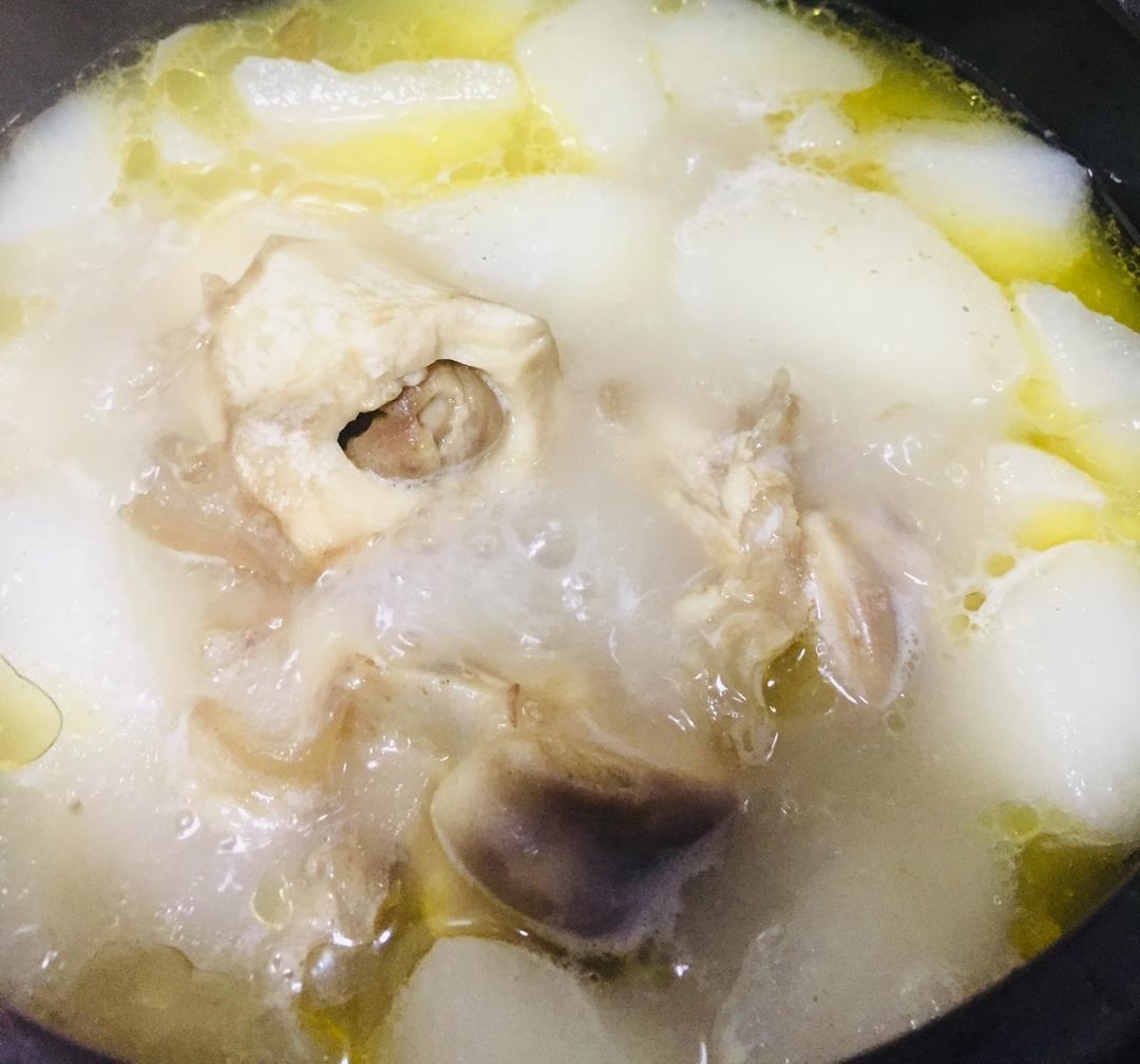 牛骨白萝卜汤（如何熬出奶白）