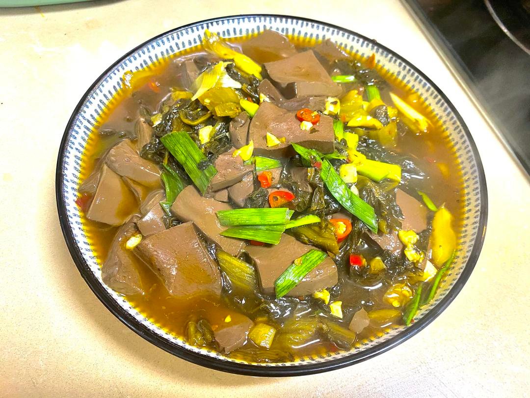 酸菜鸭血的做法