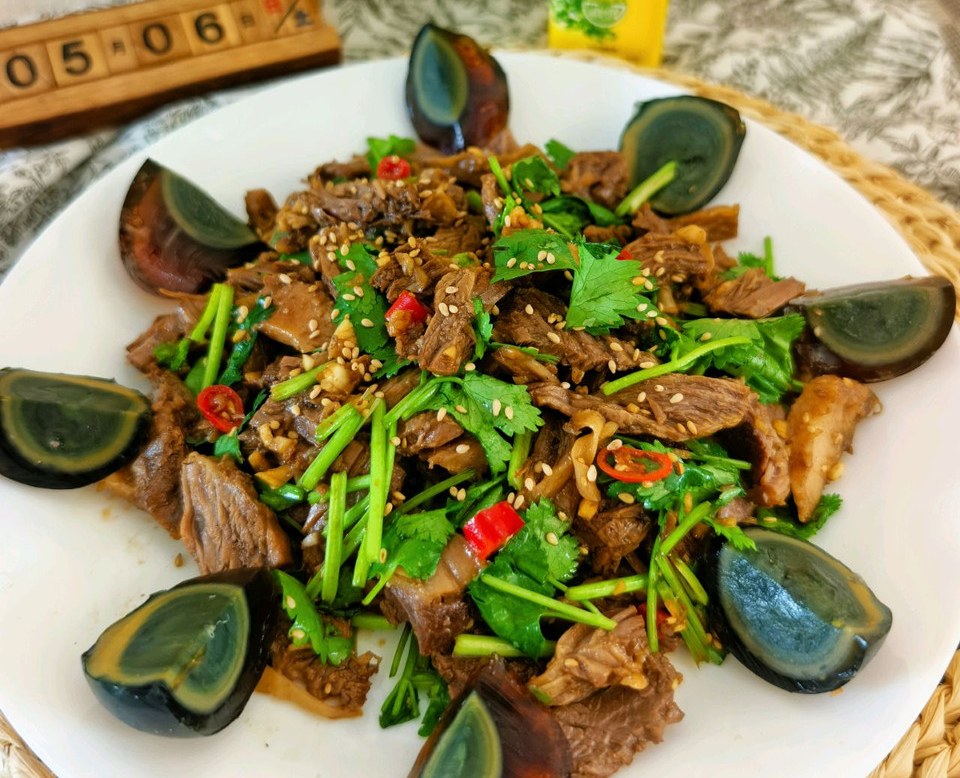 凉拌牛肉皮蛋