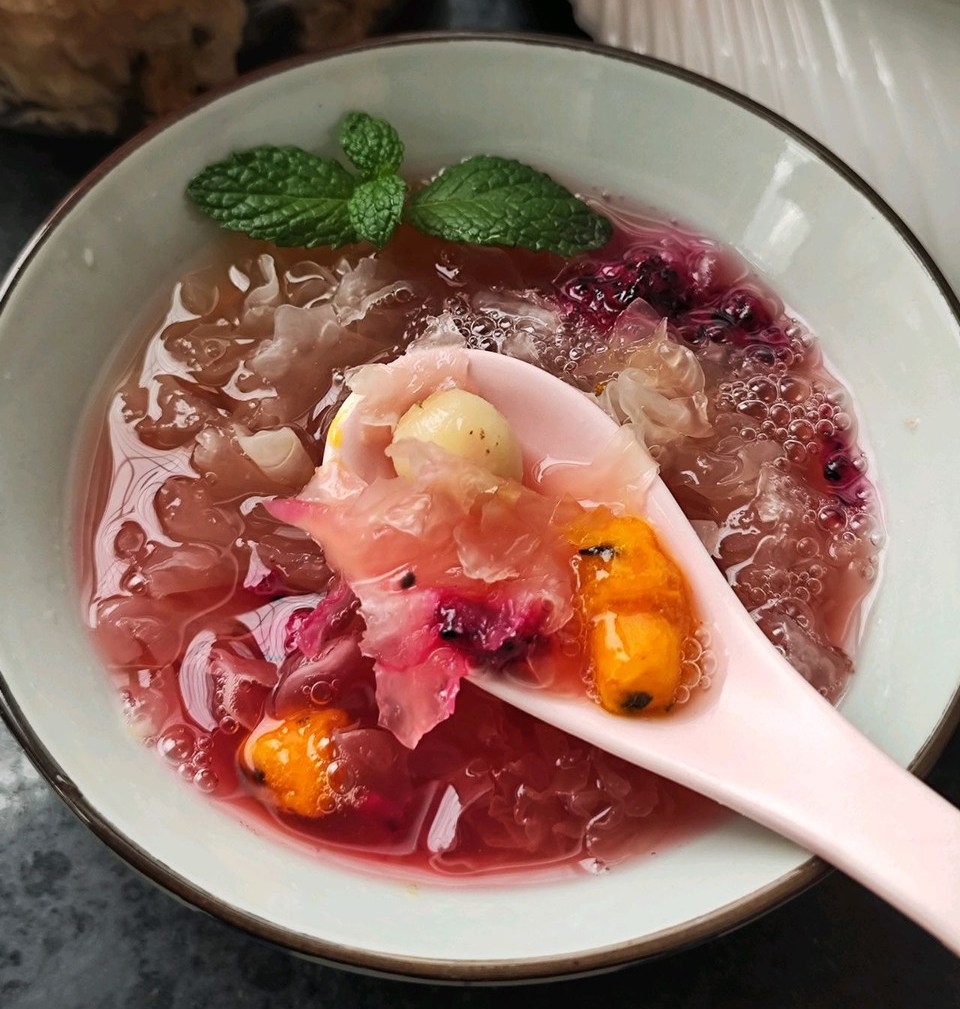 高丽参银耳莲子水果羹